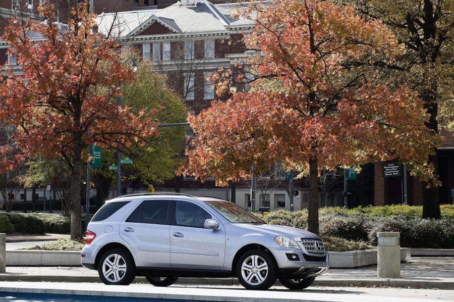  Mercedes-Benz ML450 Hybrid 2009 года  (фото 36 из 49)